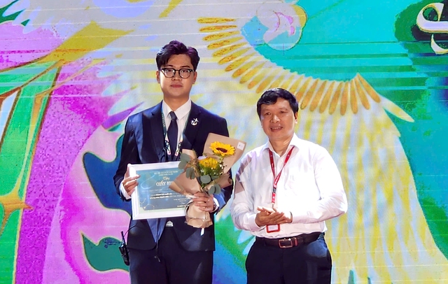 Spotlight 2025: Adastra - Đêm nhạc hội tặng sinh viên Khoa Tuyên truyền- Ảnh 7. Spotlight 2025: Adastra - Đêm nhạc hội tặng sinh viên Khoa Tuyên truyền- Ảnh 7.