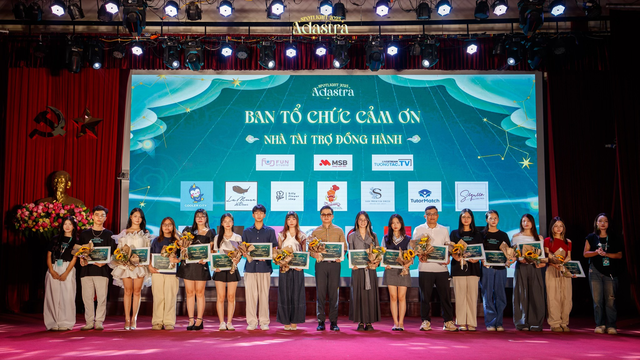 Spotlight 2025: Adastra - Đêm nhạc hội tặng sinh viên Khoa Tuyên truyền- Ảnh 5. Spotlight 2025: Adastra - Đêm nhạc hội tặng sinh viên Khoa Tuyên truyền- Ảnh 5.