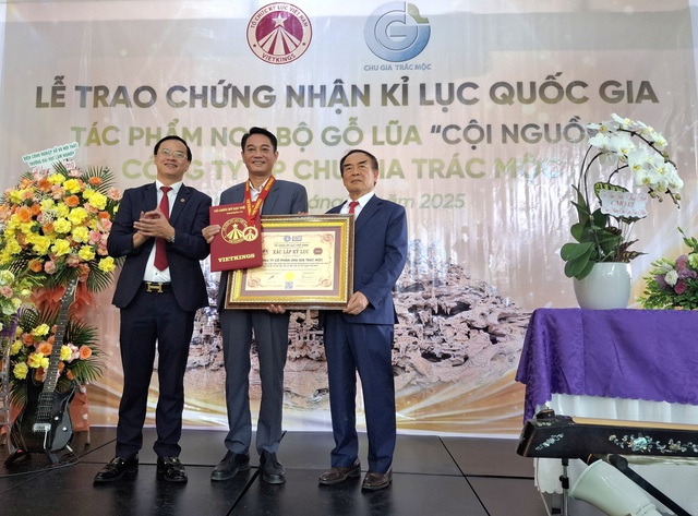 Non bộ "Cội nguồn" xác lập kỷ lục Việt Nam- Ảnh 1. Non bộ "Cội nguồn" xác lập kỷ lục Việt Nam- Ảnh 1.