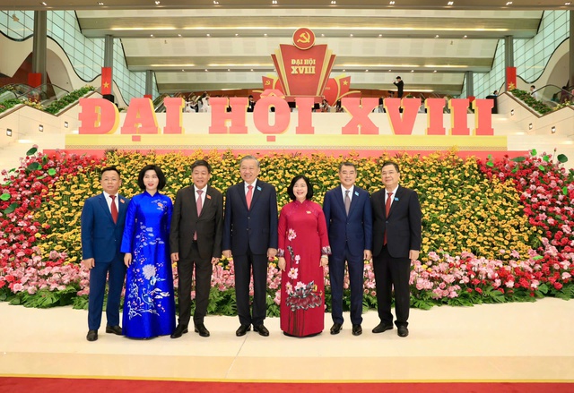 Khai mạc Đại hội Đại biểu Đảng bộ thành phố Hà Nội lần thứ XVIII- Ảnh 3. Khai mạc Đại hội Đại biểu Đảng bộ thành phố Hà Nội lần thứ XVIII- Ảnh 3.