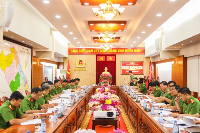 Công an TP. Cần Thơ: Chủ động, quyết liệt trong thực hiện nhiệm vụ, chỉ tiêu- Ảnh 1. Công an TP. Cần Thơ: Chủ động, quyết liệt trong thực hiện nhiệm vụ, chỉ tiêu- Ảnh 1.