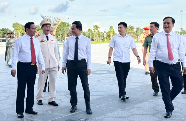 Cà Mau khánh thành 11 công trình chào mừng Đại hội Đảng bộ tỉnh lần thứ I- Ảnh 1. Cà Mau khánh thành 11 công trình chào mừng Đại hội Đảng bộ tỉnh lần thứ I- Ảnh 1.