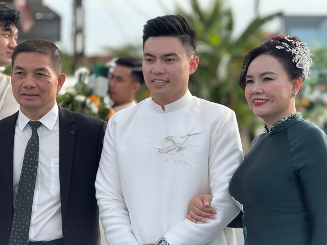 Gia thế khủng của gia đình chồng HH Đỗ Thị Hà: Bố chồng đứng đầu tập đoàn xây dựng nổi tiếng hàng đầu Việt Nam- Ảnh 1. Gia thế khủng của gia đình chồng HH Đỗ Thị Hà: Bố chồng đứng đầu tập đoàn xây dựng nổi tiếng hàng đầu Việt Nam- Ảnh 1.