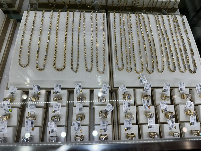 Giá vàng hôm nay 17/10: Tiếp đà tăng kỷ lục- Ảnh 1.
