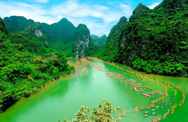 Du lịch Ninh Bình khẳng định vị thế trên bản đồ du lịch quốc tế- Ảnh 1. Du lịch Ninh Bình khẳng định vị thế trên bản đồ du lịch quốc tế- Ảnh 1.