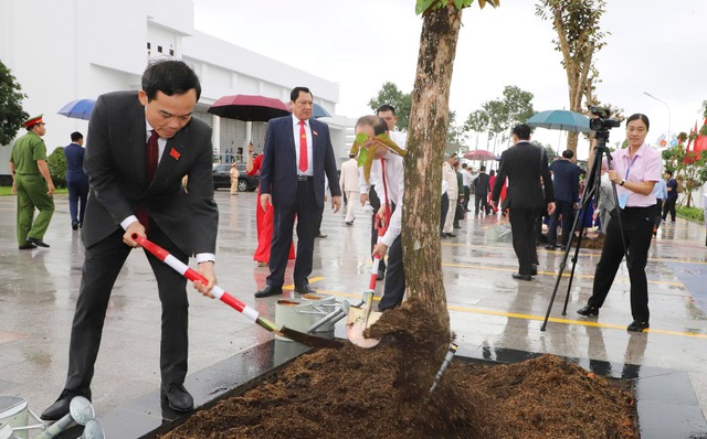 Khai mạc Đại hội đại biểu Đảng bộ tỉnh Cà Mau lần thứ I, nhiệm kỳ 2025-2030- Ảnh 3. Khai mạc Đại hội đại biểu Đảng bộ tỉnh Cà Mau lần thứ I, nhiệm kỳ 2025-2030- Ảnh 3.