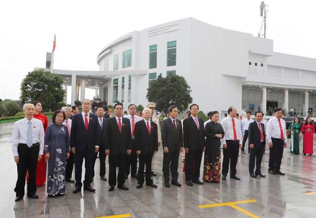 Khai mạc Đại hội đại biểu Đảng bộ tỉnh Cà Mau lần thứ I, nhiệm kỳ 2025-2030- Ảnh 6. Khai mạc Đại hội đại biểu Đảng bộ tỉnh Cà Mau lần thứ I, nhiệm kỳ 2025-2030- Ảnh 6.