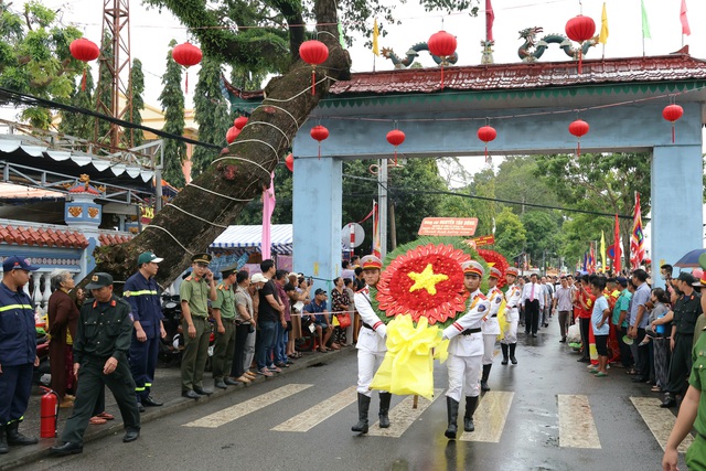Nguyên Thủ tướng Chính phủ Nguyễn Tấn Dũng dâng hương tưởng nhớ AHDT Nguyễn Trung Trực- Ảnh 1. Nguyên Thủ tướng Chính phủ Nguyễn Tấn Dũng dâng hương tưởng nhớ AHDT Nguyễn Trung Trực- Ảnh 1.
