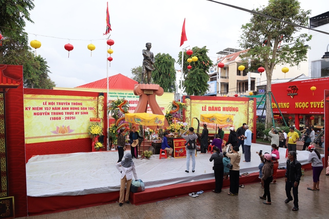 An Giang: Khai mạc Lễ hội truyền thống kỷ niệm 157 năm AHDT Nguyễn Trung Trực hy sinh- Ảnh 8. An Giang: Khai mạc Lễ hội truyền thống kỷ niệm 157 năm AHDT Nguyễn Trung Trực hy sinh- Ảnh 8.