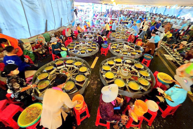 An Giang: Khai mạc Lễ hội truyền thống kỷ niệm 157 năm AHDT Nguyễn Trung Trực hy sinh- Ảnh 5. An Giang: Khai mạc Lễ hội truyền thống kỷ niệm 157 năm AHDT Nguyễn Trung Trực hy sinh- Ảnh 5.