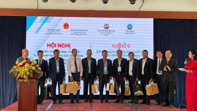 Việt Nam – Campuchia tăng tốc hợp tác thương mại, hướng tới mục tiêu 20 tỷ USD- Ảnh 1. Việt Nam – Campuchia tăng tốc hợp tác thương mại, hướng tới mục tiêu 20 tỷ USD- Ảnh 1.