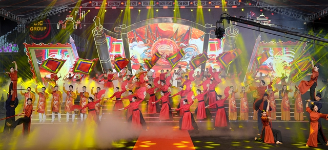 An Giang: Khai mạc Lễ hội truyền thống kỷ niệm 157 năm AHDT Nguyễn Trung Trực hy sinh- Ảnh 2. An Giang: Khai mạc Lễ hội truyền thống kỷ niệm 157 năm AHDT Nguyễn Trung Trực hy sinh- Ảnh 2.