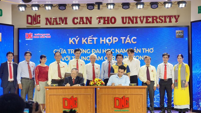 DNC gắn kết các thế hệ sinh viên- Ảnh 3. DNC gắn kết các thế hệ sinh viên- Ảnh 3.