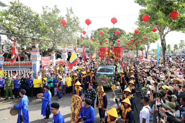 An Giang: Tổ chức dâng hương Lễ hội truyền thống kỷ niệm 157 năm AHDT Nguyễn Trung Trực hy sinh- Ảnh 10. An Giang: Tổ chức dâng hương Lễ hội truyền thống kỷ niệm 157 năm AHDT Nguyễn Trung Trực hy sinh- Ảnh 10.