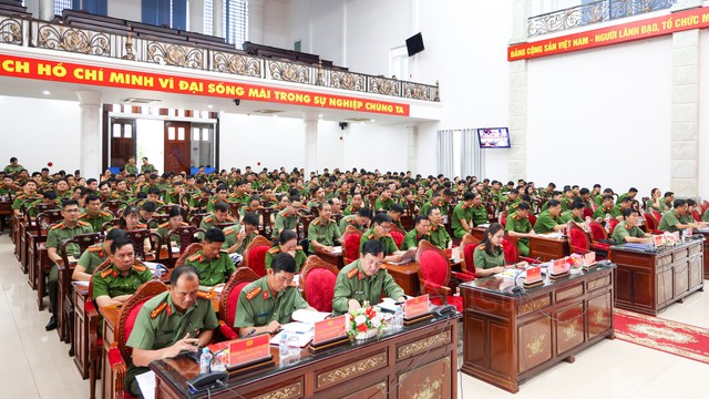 Đối thoại để gắn kết - Hành động vì bình yên của nhân dân- Ảnh 2. Đối thoại để gắn kết - Hành động vì bình yên của nhân dân- Ảnh 2.
