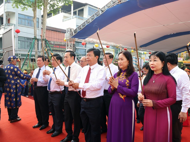 An Giang: Tổ chức dâng hương Lễ hội truyền thống kỷ niệm 157 năm AHDT Nguyễn Trung Trực hy sinh- Ảnh 5. An Giang: Tổ chức dâng hương Lễ hội truyền thống kỷ niệm 157 năm AHDT Nguyễn Trung Trực hy sinh- Ảnh 5.