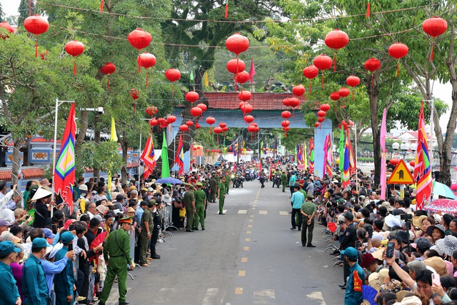 An Giang: Tổ chức dâng hương Lễ hội truyền thống kỷ niệm 157 năm AHDT Nguyễn Trung Trực hy sinh- Ảnh 9. An Giang: Tổ chức dâng hương Lễ hội truyền thống kỷ niệm 157 năm AHDT Nguyễn Trung Trực hy sinh- Ảnh 9.