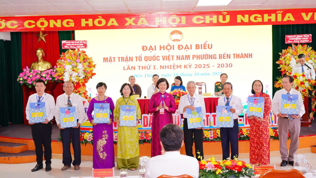 Ủy ban Mặt trận Tổ quốc Việt Nam phường Bến Thành: Đại diện, bảo vệ quyền và lợi ích hợp pháp, chính đáng của Nhân dân- Ảnh 1. Ủy ban Mặt trận Tổ quốc Việt Nam phường Bến Thành: Đại diện, bảo vệ quyền và lợi ích hợp pháp, chính đáng của Nhân dân- Ảnh 1.