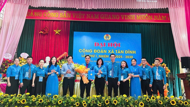 Bắc Ninh: Đại hội Công đoàn xã Tân Dĩnh lần thứ I, nhiệm kỳ 2025-2030- Ảnh 3. Bắc Ninh: Đại hội Công đoàn xã Tân Dĩnh lần thứ I, nhiệm kỳ 2025-2030- Ảnh 3.
