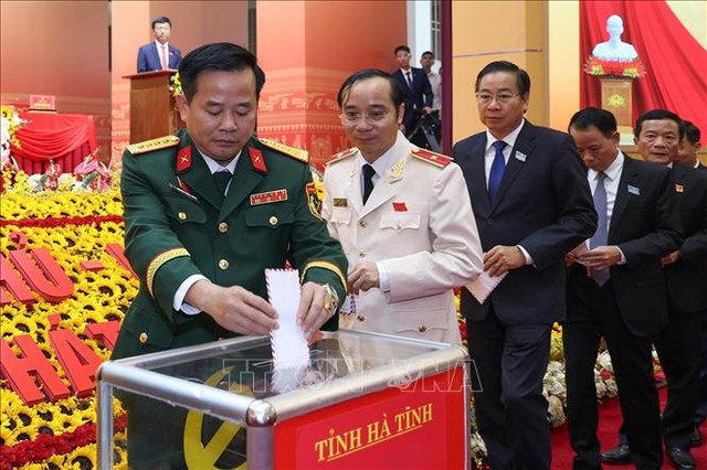 
Đại hội Đại biểu Đảng bộ tỉnh Hà Tĩnh lần thứ XX, nhiệm kỳ 2025 – 2030: ĐỊNH hướng chiến lược và khát vọng phát triển nhanh, bền vững.
- Ảnh 5.