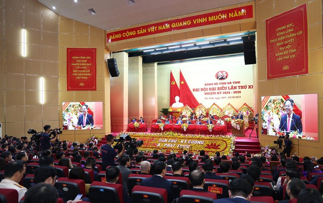 
Đại hội Đại biểu Đảng bộ tỉnh Hà Tĩnh lần thứ XX, nhiệm kỳ 2025 – 2030: ĐỊNH hướng chiến lược và khát vọng phát triển nhanh, bền vững.
- Ảnh 1.
