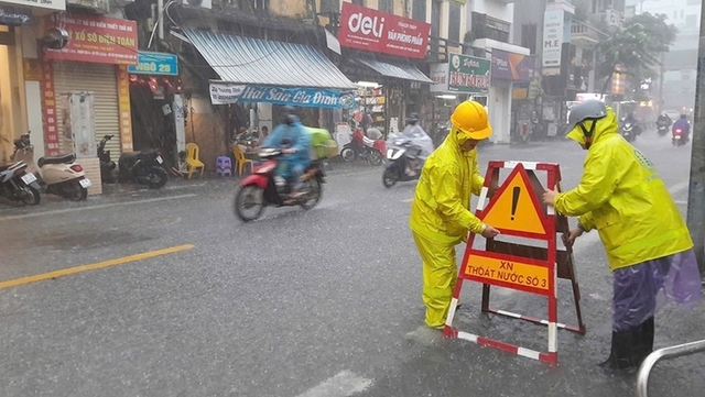 Hà Nội: Triển khai nhiều giải pháp giải tỏa ngay các điểm úng ngập- Ảnh 1.