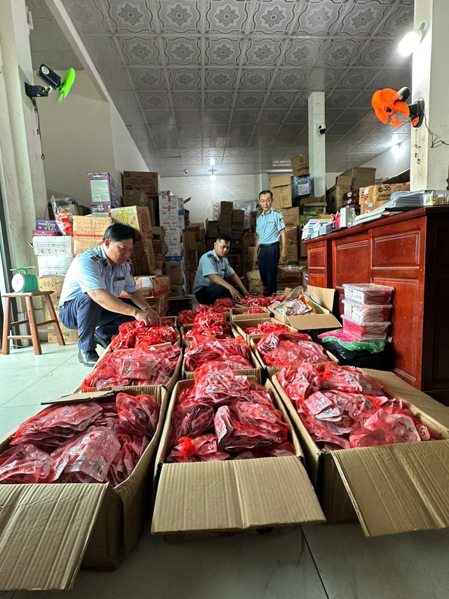 Lượng lớn xúc xích 