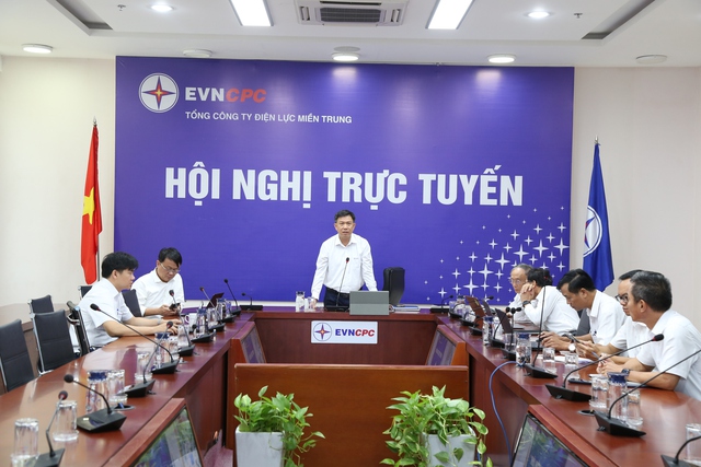 EVNCPC triển khai các biện pháp ứng phó bão số 12- Ảnh 1.