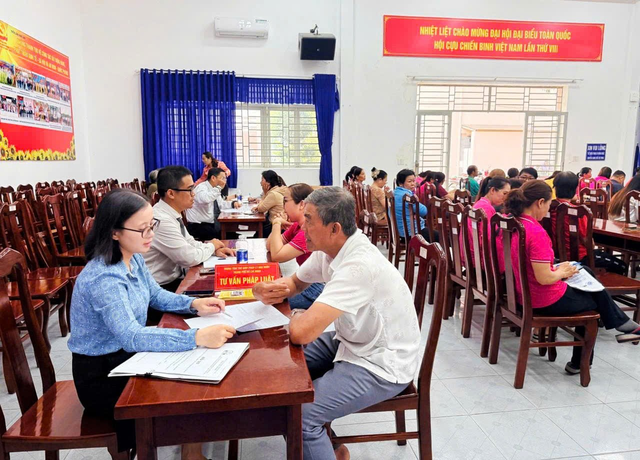 TP. Hồ Chí Minh: Tuyên truyền và trợ giúp pháp lý cho người dân xã Đông Thạnh- Ảnh 2. TP. Hồ Chí Minh: Tuyên truyền và trợ giúp pháp lý cho người dân xã Đông Thạnh- Ảnh 2.