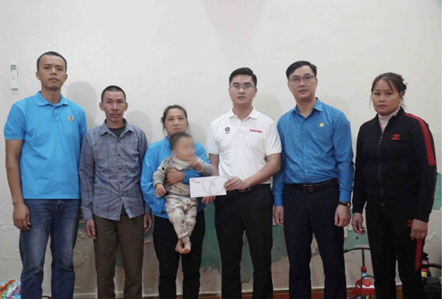 Bắc Ninh: Quỹ Xã hội từ thiện Tấm lòng Vàng hỗ trợ gia đình công nhân tử vong do nổ ở nhà trọ- Ảnh 1. Bắc Ninh: Quỹ Xã hội từ thiện Tấm lòng Vàng hỗ trợ gia đình công nhân tử vong do nổ ở nhà trọ- Ảnh 1.