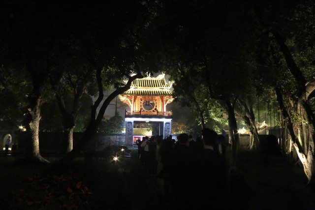Văn Miếu - Quốc Tử Giám “thắp sáng” không gian tri thức tại Festival Thăng Long - Hà Nội 2025- Ảnh 2. Văn Miếu - Quốc Tử Giám “thắp sáng” không gian tri thức tại Festival Thăng Long - Hà Nội 2025- Ảnh 2.