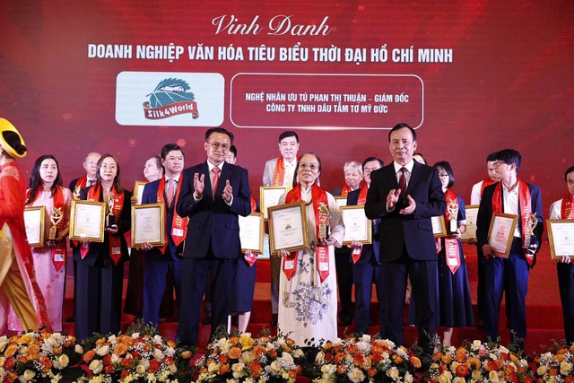 Tơ sen Phùng Xá - Hương sắc từ tinh túy của đất trời- Ảnh 4. Tơ sen Phùng Xá - Hương sắc từ tinh túy của đất trời- Ảnh 4.