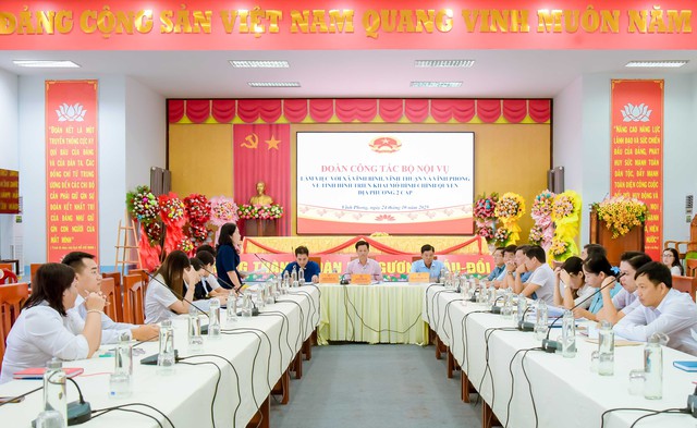 Đoàn công tác của Bộ Nội vụ làm việc với 3 xã Vĩnh Phong, Vĩnh Thuận, Vĩnh Bình- Ảnh 1. Đoàn công tác của Bộ Nội vụ làm việc với 3 xã Vĩnh Phong, Vĩnh Thuận, Vĩnh Bình- Ảnh 1.