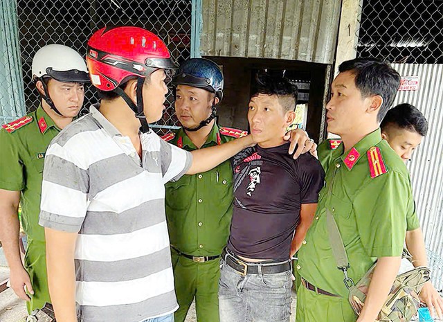 An Giang: Khen thưởng nóng Công an xã Óc Eo trong vụ cướp giật tài sản- Ảnh 2.