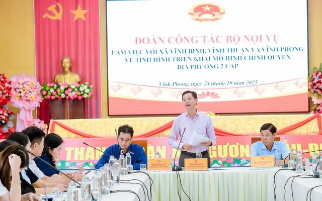 Đoàn công tác của Bộ Nội vụ làm việc với 3 xã Vĩnh Phong, Vĩnh Thuận, Vĩnh Bình- Ảnh 5. Đoàn công tác của Bộ Nội vụ làm việc với 3 xã Vĩnh Phong, Vĩnh Thuận, Vĩnh Bình- Ảnh 5.