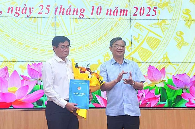 Trao quyết định bổ nhiệm Chánh Văn phòng UBND TP Cần Thơ- Ảnh 2. Trao quyết định bổ nhiệm Chánh Văn phòng UBND TP Cần Thơ- Ảnh 2.