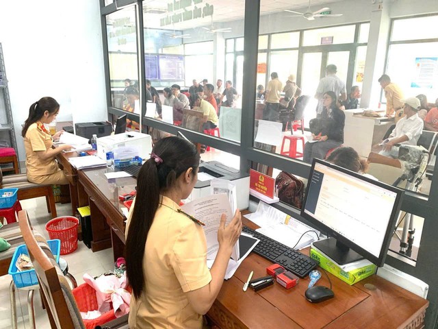 Đà Nẵng: Số hóa toàn bộ dữ liệu đăng ký xe, hướng tới cơ sở dữ liệu “đúng - đủ - sạch - sống”- Ảnh 1. Đà Nẵng: Số hóa toàn bộ dữ liệu đăng ký xe, hướng tới cơ sở dữ liệu “đúng - đủ - sạch - sống”- Ảnh 1.