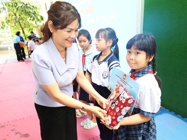 TP.HCM: Ngày hội “Bình Thạnh nghĩa tình - Kết nối yêu thương” vận động hơn 1,6 tỷ đồng cho 2 quỹ- Ảnh 4.