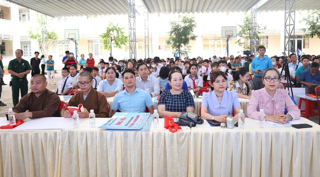 TP.HCM: Ngày hội “Bình Thạnh nghĩa tình - Kết nối yêu thương” vận động hơn 1,6 tỷ đồng cho 2 quỹ- Ảnh 6.