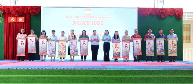 TP.HCM: Ngày hội “Bình Thạnh nghĩa tình - Kết nối yêu thương” vận động hơn 1,6 tỷ đồng cho 2 quỹ- Ảnh 5.