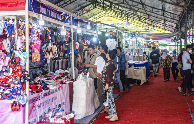 Cần Thơ sẵn sàng cho Lễ hội Oóc Om Bóc - Đua ghe Ngo năm 2025 với nhiều hoạt động hấp dẫn- Ảnh 3. Cần Thơ sẵn sàng cho Lễ hội Oóc Om Bóc - Đua ghe Ngo năm 2025 với nhiều hoạt động hấp dẫn- Ảnh 3.