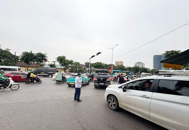 Bến xe Giáp Bát: Chủ động rà soát, tổ chức lại luồng tuyến giao thông theo hướng khoa học, đồng bộ- Ảnh 1. Bến xe Giáp Bát: Chủ động rà soát, tổ chức lại luồng tuyến giao thông theo hướng khoa học, đồng bộ- Ảnh 1.