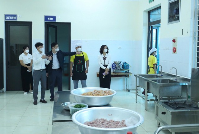 Hà Nội: Tăng cường kiểm soát bữa ăn bán trú tại trường học- Ảnh 1. Hà Nội: Tăng cường kiểm soát bữa ăn bán trú tại trường học- Ảnh 1.