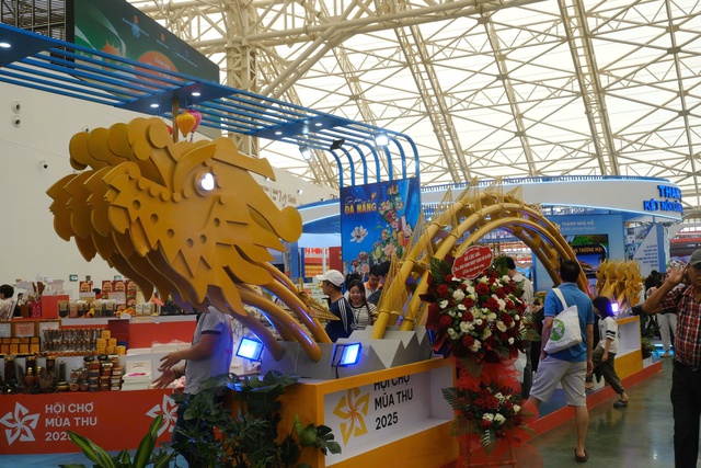 Gian hàng Đà Nẵng khuấy động Hội chợ Mùa Thu 2025 tại Đông Anh- Ảnh 1. Gian hàng Đà Nẵng khuấy động Hội chợ Mùa Thu 2025 tại Đông Anh- Ảnh 1.