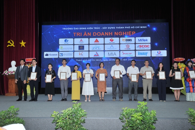 Trường CĐ Kiến trúc - Xây dựng TP.HCM: Hướng tới đào tạo kỹ sư thực hành chuẩn quốc tế- Ảnh 2. Trường CĐ Kiến trúc - Xây dựng TP.HCM: Hướng tới đào tạo kỹ sư thực hành chuẩn quốc tế- Ảnh 2.