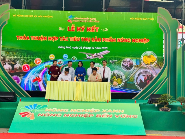 Đồng Nai: Đẩy mạnh phát triển nông nghiệp hiện đại, tôn vinh 119 sản phẩm OCOP năm 2025- Ảnh 2. Đồng Nai: Đẩy mạnh phát triển nông nghiệp hiện đại, tôn vinh 119 sản phẩm OCOP năm 2025- Ảnh 2.