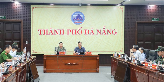 Phó Thủ tướng Chính phủ Trần Hồng Hà chỉ đạo công tác ứng phó mưa lũ lịch sử tại Đà Nẵng- Ảnh 1.
