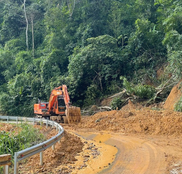 Thái Nguyên: Nỗ lực đảm bảo giao thông sau bão số 11- Ảnh 2.