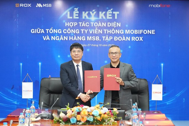 MobiFone và ROX Group ký kết hợp tác chiến lược, thúc đẩy chuyển đổi số toàn diện - Ảnh 1. MobiFone và ROX Group ký kết hợp tác chiến lược, thúc đẩy chuyển đổi số toàn diện - Ảnh 1.