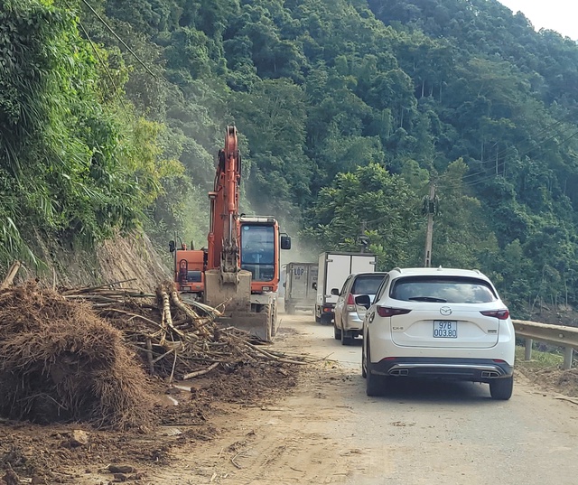 Thái Nguyên: Nỗ lực đảm bảo giao thông sau bão số 11- Ảnh 1.
